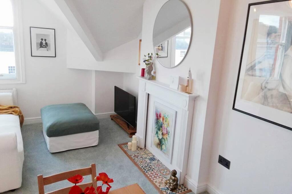Cosy, Elegant Apartment In Heart Of Ludlow Town Eksteriør billede