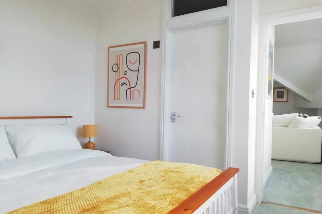 Cosy, Elegant Apartment In Heart Of Ludlow Town Eksteriør billede