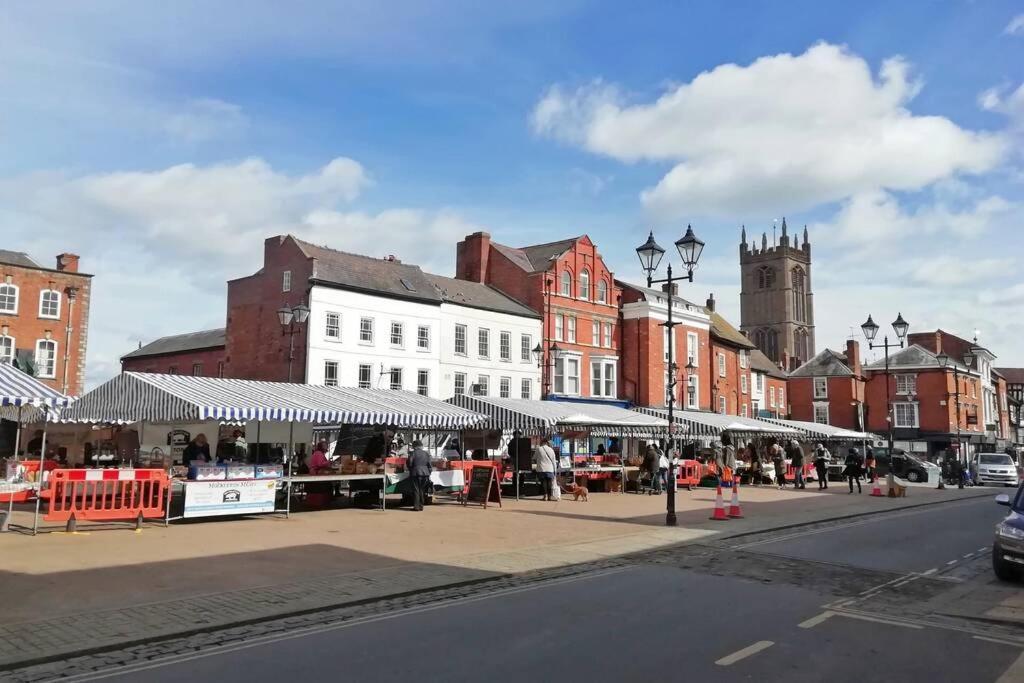 Cosy, Elegant Apartment In Heart Of Ludlow Town Eksteriør billede